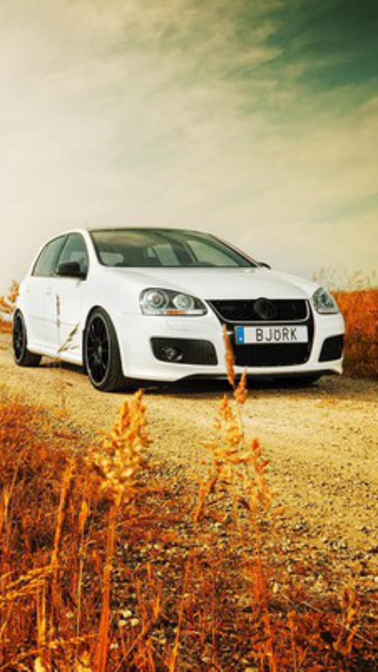 White Bmw x Series on Brown Grass Field During Daytime. Wallpaper in 750x1334 Resolution