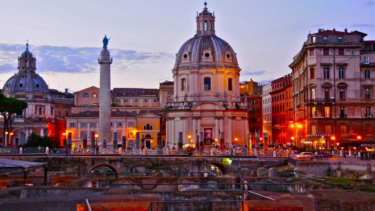 Braunes Und Weißes Betongebäude Während Der Nacht. Wallpaper in 1280x720 Resolution