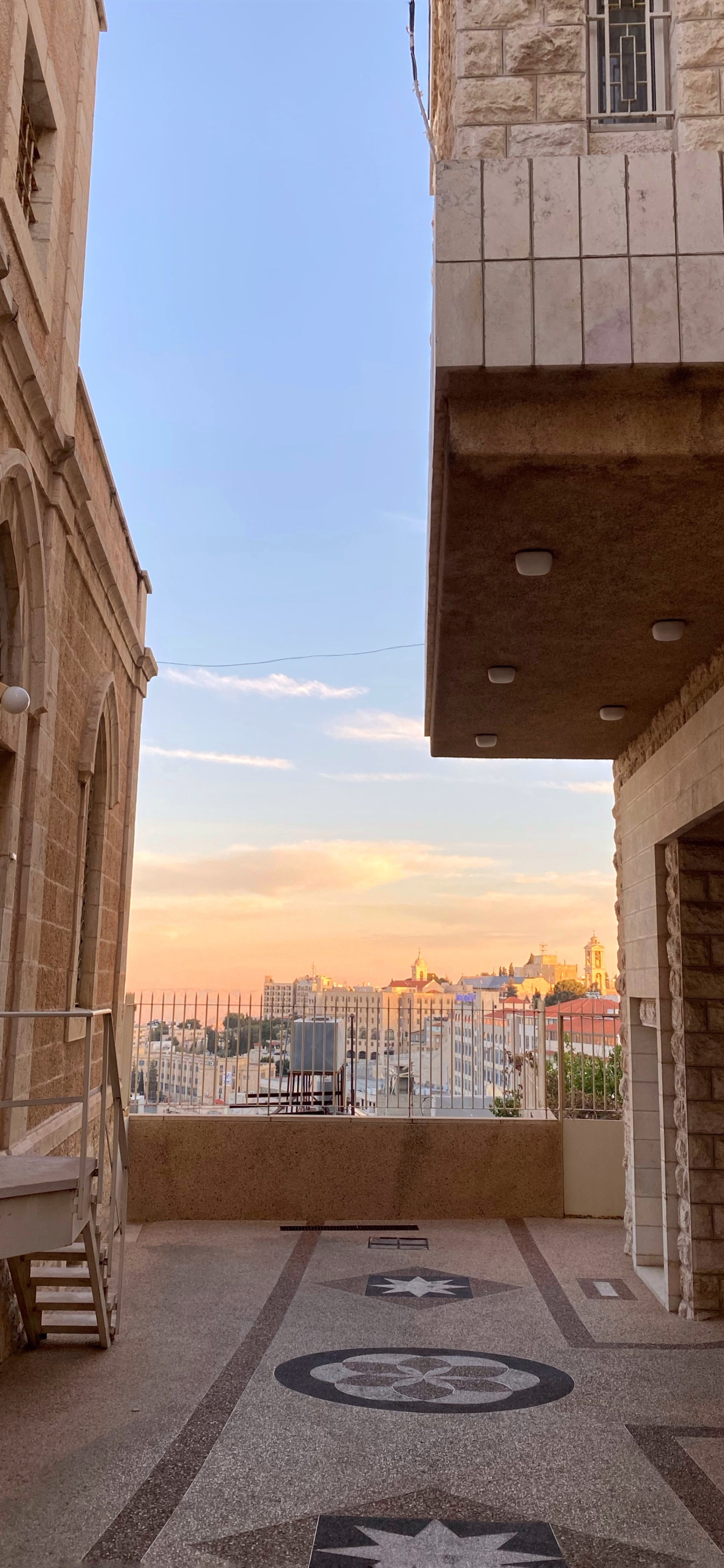 Faade, Arquitectura, Hormigón, Arco, Adoquines. Wallpaper in 1242x2688 Resolution