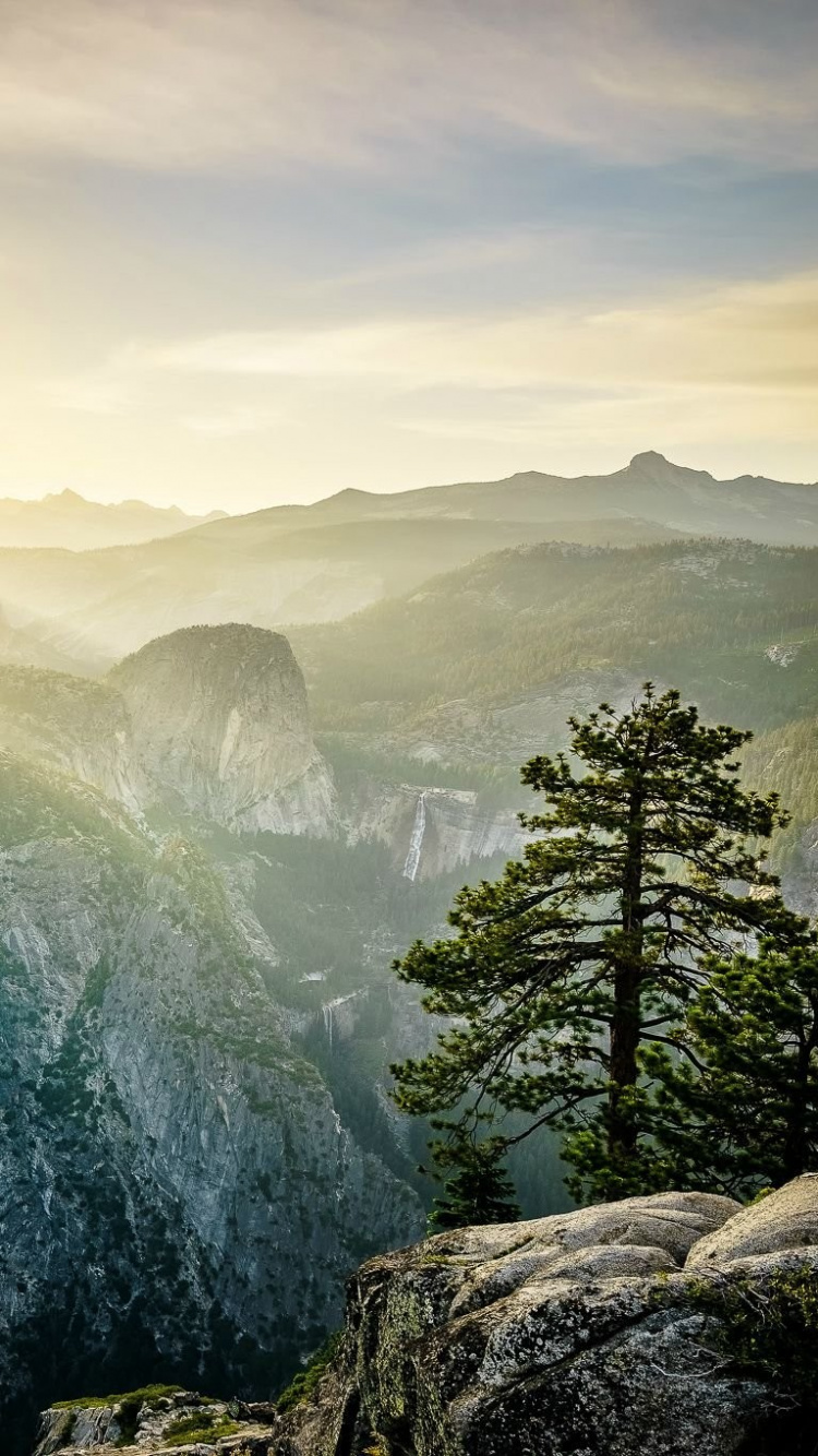 Green and Gray Mountain Under White Sky During Daytime. Wallpaper in 750x1334 Resolution