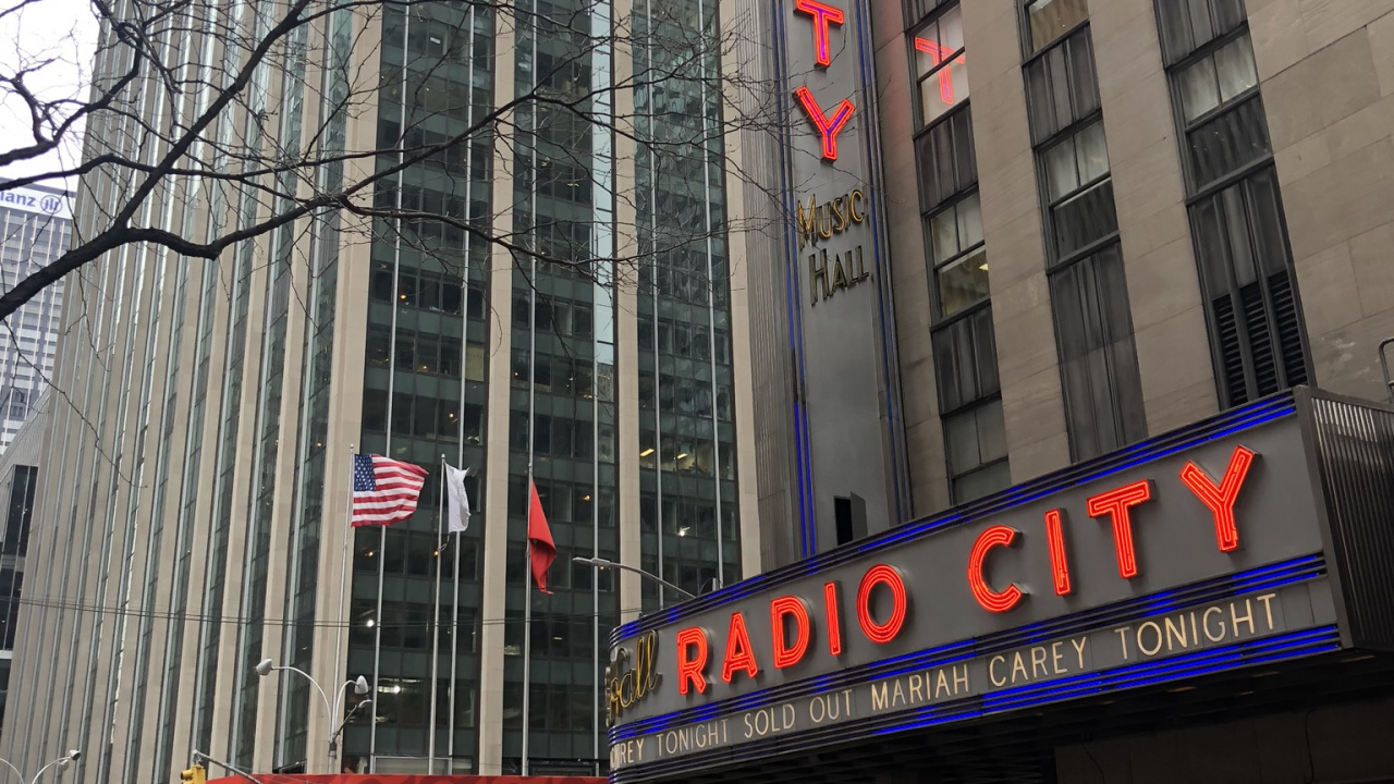 New York City, Radio City Music Hall, Tower Block, Automotive Parking Light, Metropolis. Wallpaper in 1280x720 Resolution