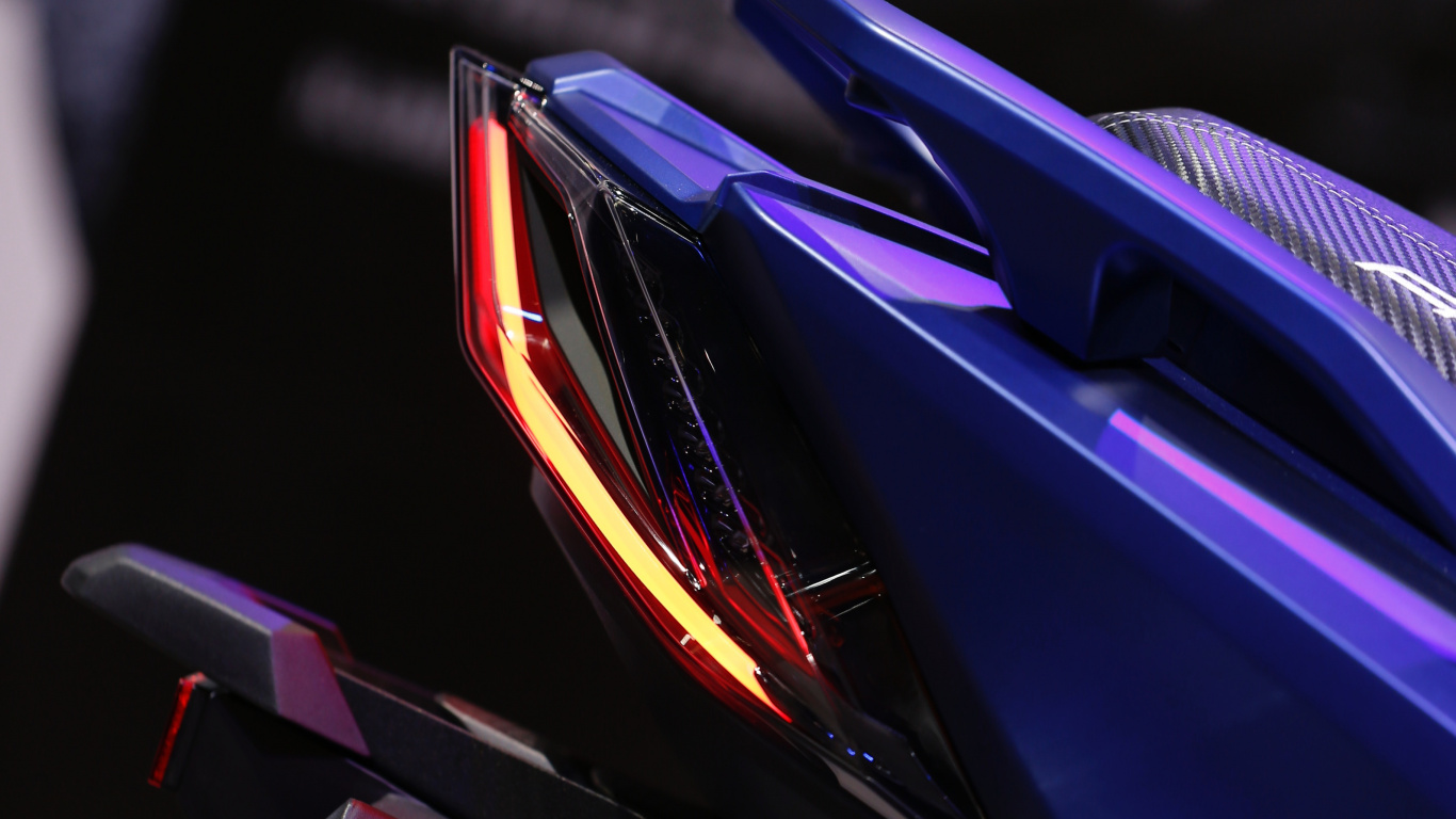 Voiture Bleu Rouge et Noir. Wallpaper in 1366x768 Resolution