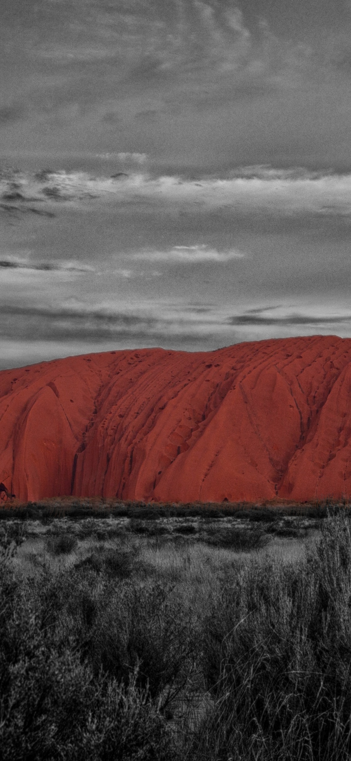 Montaña Marrón Bajo el Cielo Nublado Durante el Día. Wallpaper in 1125x2436 Resolution