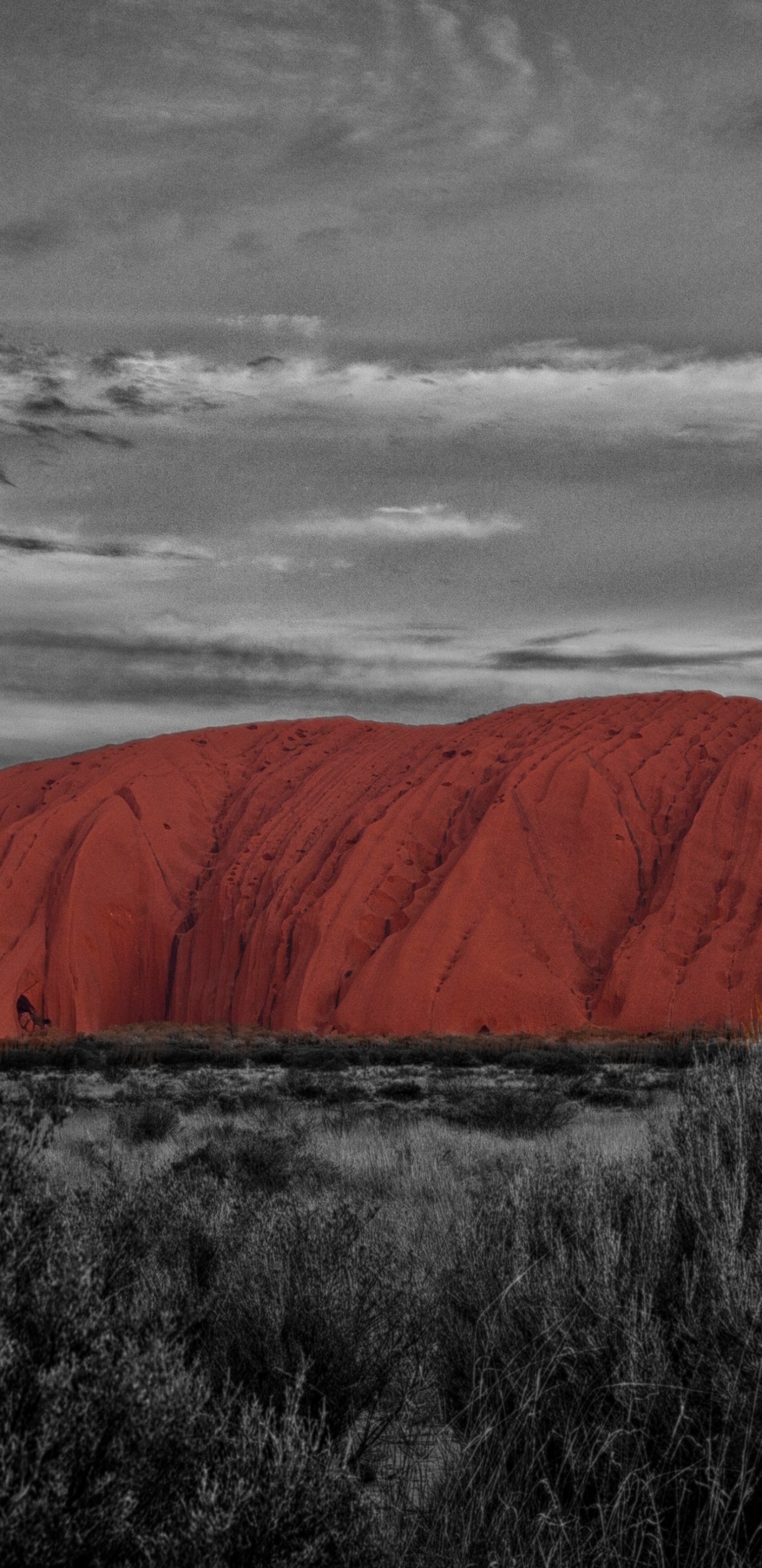 Montaña Marrón Bajo el Cielo Nublado Durante el Día. Wallpaper in 1440x2960 Resolution