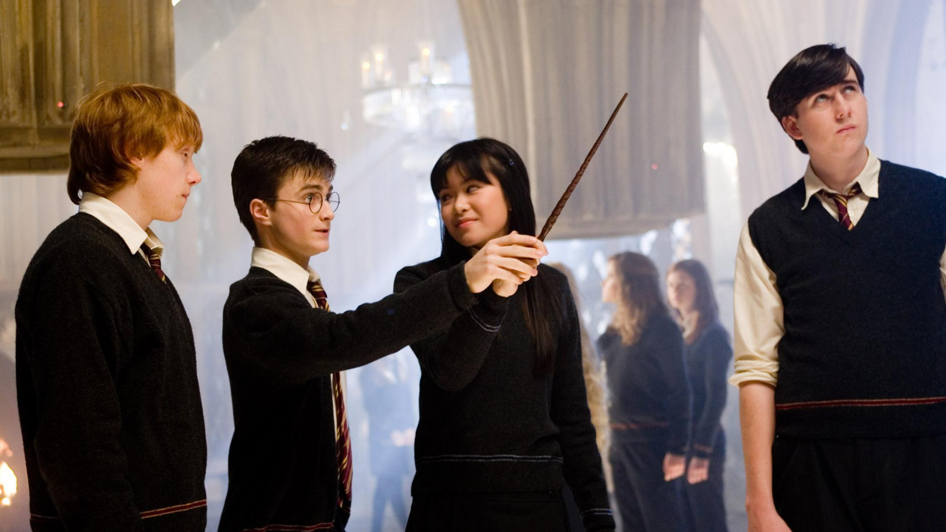 Mann im Schwarzen Langarmhemd Mit Stock. Wallpaper in 1920x1080 Resolution