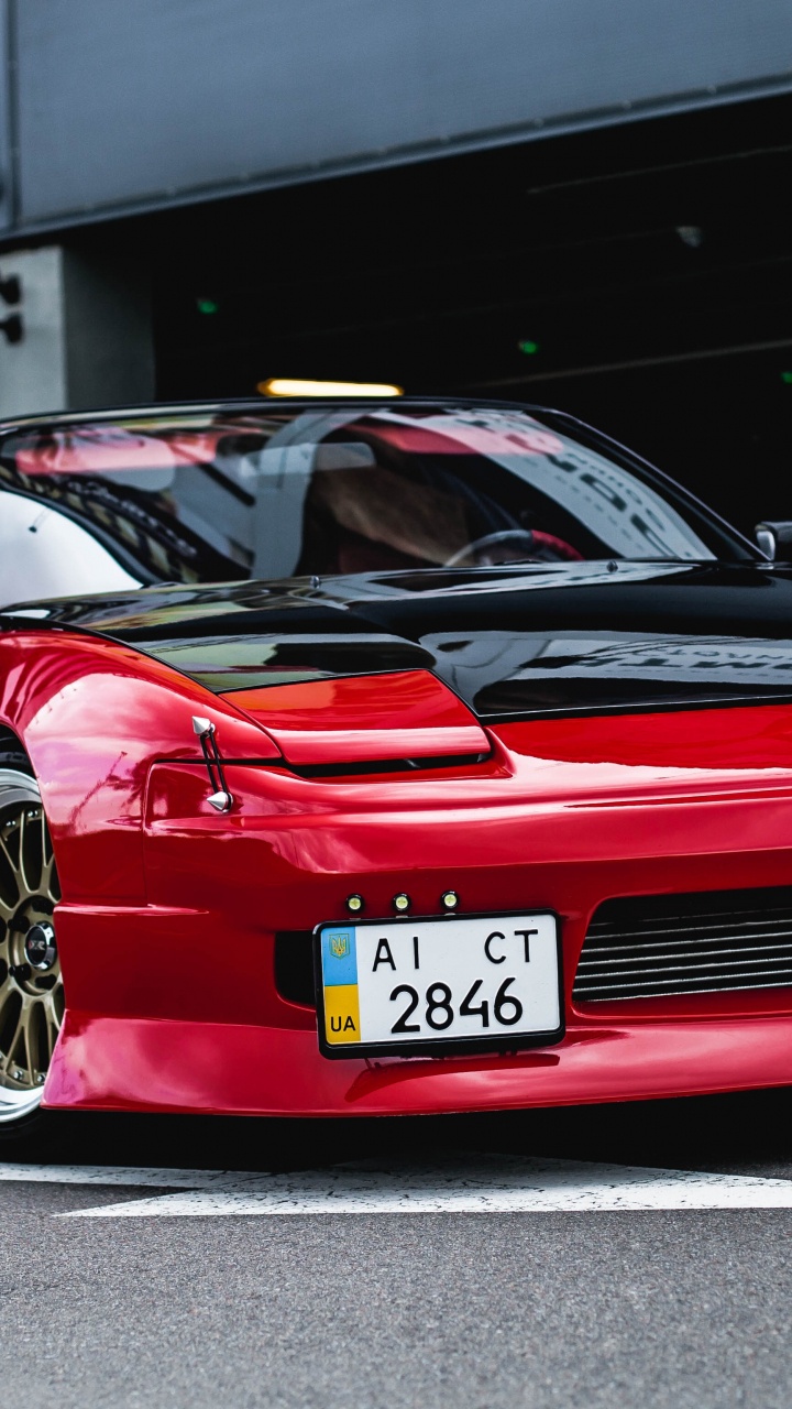 Porsche 911 Rouge Garée Sur Parking. Wallpaper in 720x1280 Resolution
