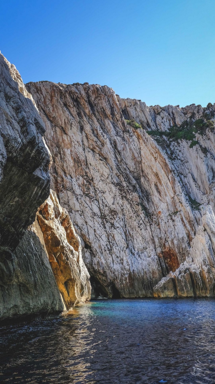 Acantilado, Río, Agua, Montaña, Los Recursos de Agua. Wallpaper in 750x1334 Resolution