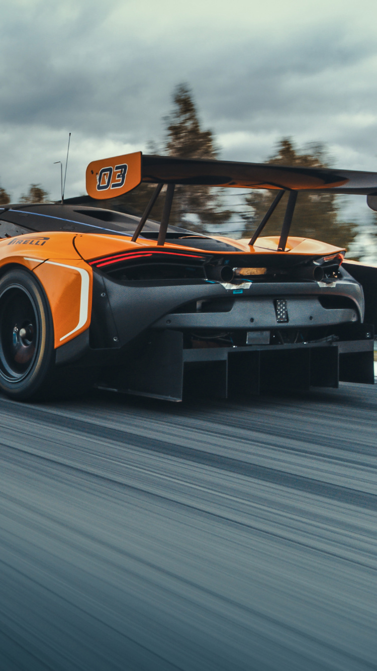 Ferrari 458 Italia Orange Sur Route Pendant la Journée. Wallpaper in 750x1334 Resolution