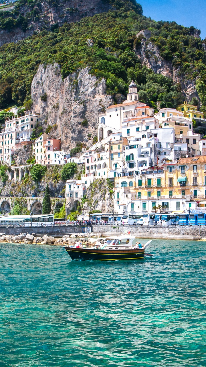 White and Brown Concrete Buildings Beside Body of Water During Daytime. Wallpaper in 720x1280 Resolution