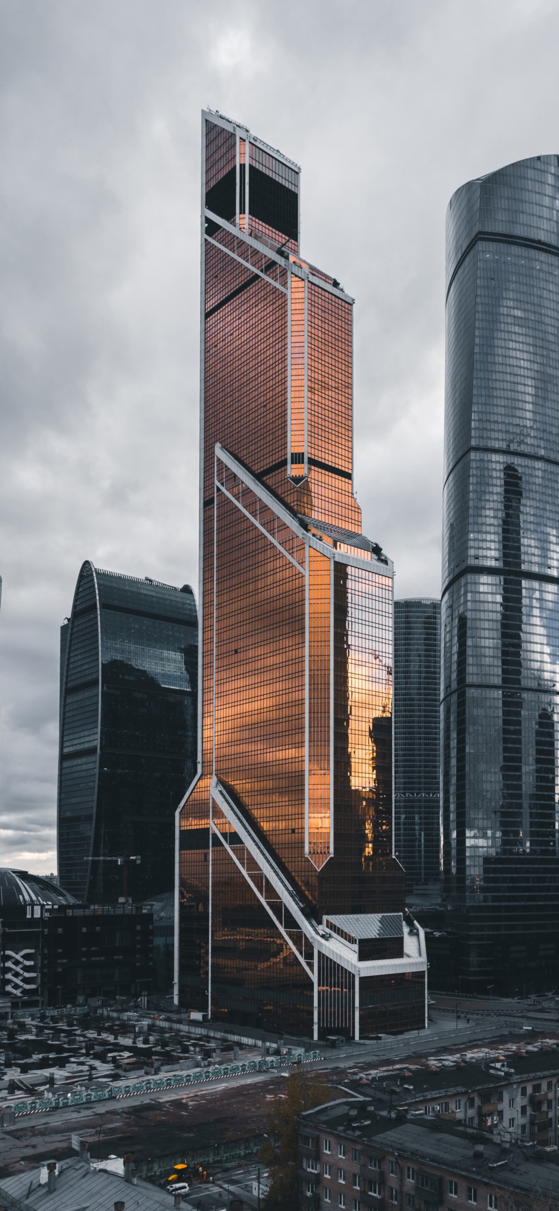 Brown and Gray High Rise Building. Wallpaper in 1125x2436 Resolution