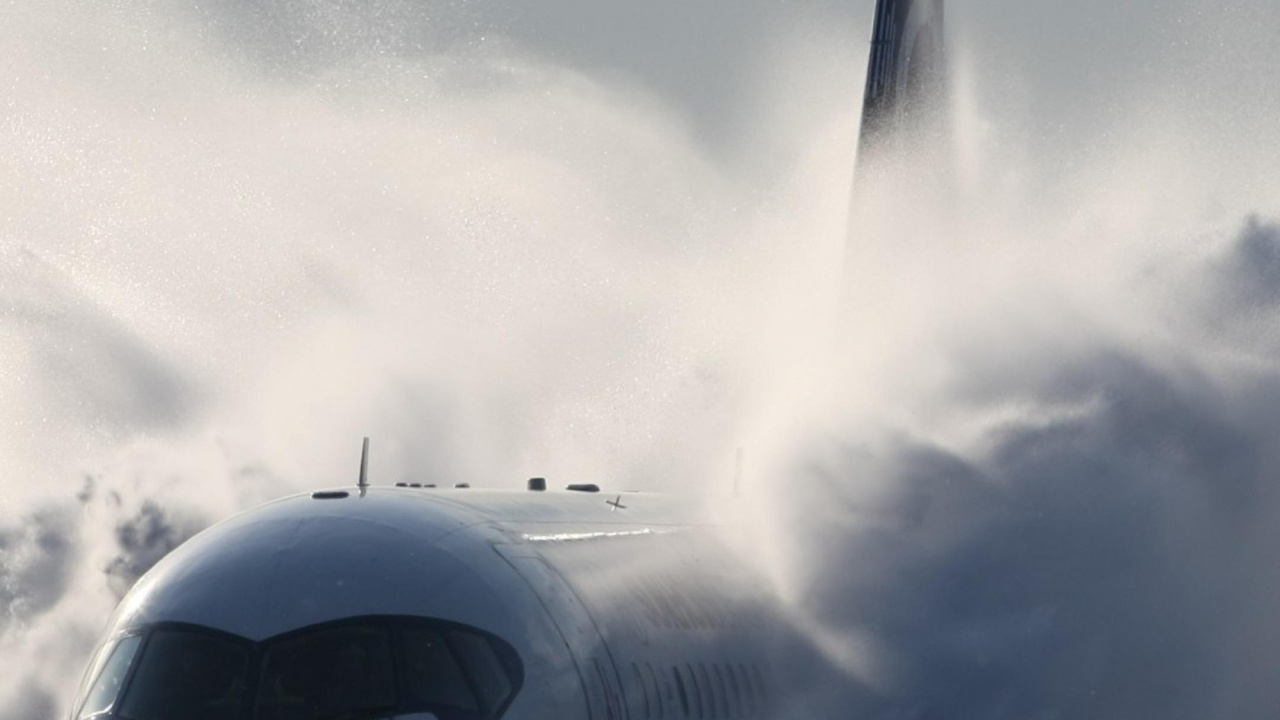 Airplane, Aircraft, Flight, Sukhoi Superjet 100, Aviation. Wallpaper in 1280x720 Resolution