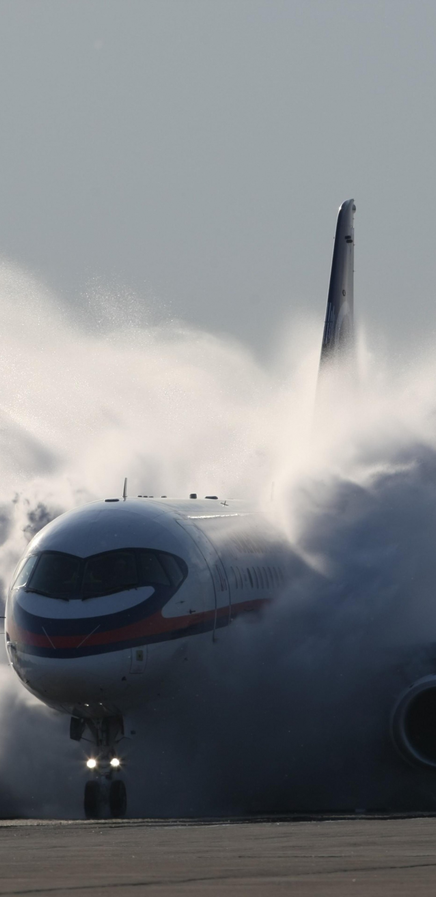 Flug, Suchoi Superjet 100, Flugreise, Cloud, Kapuze. Wallpaper in 1440x2960 Resolution