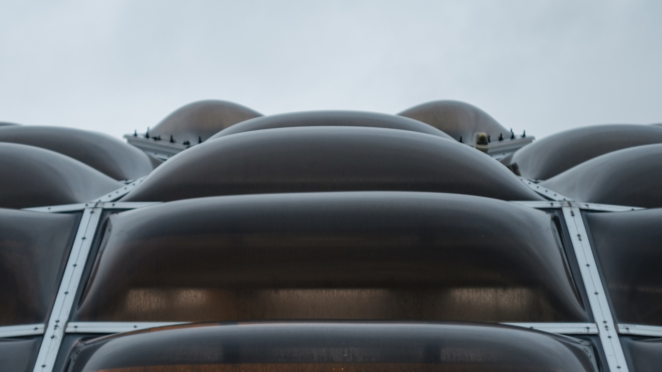 Estructura de Metal Gris y Marrón. Wallpaper in 1366x768 Resolution