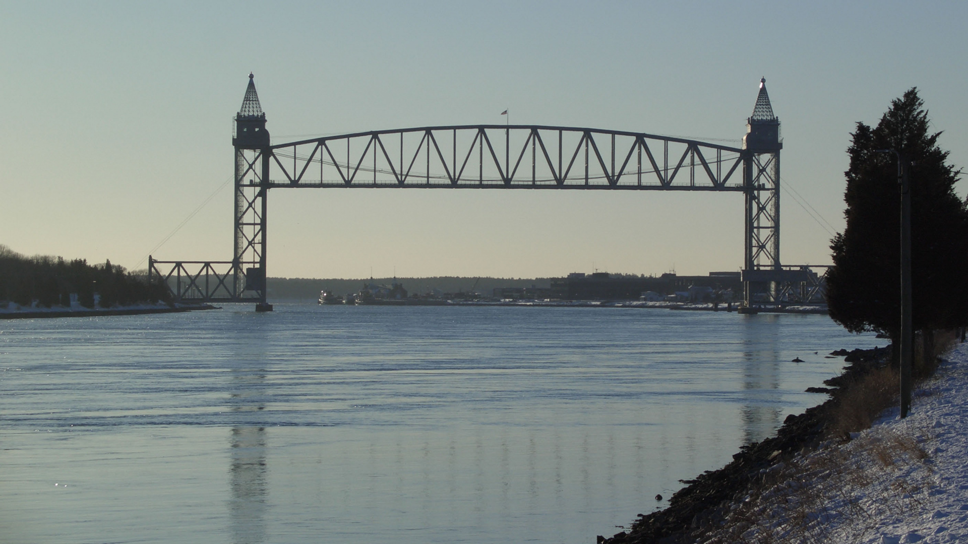 Pont Au-dessus de L'eau Pendant la Journée. Wallpaper in 1920x1080 Resolution