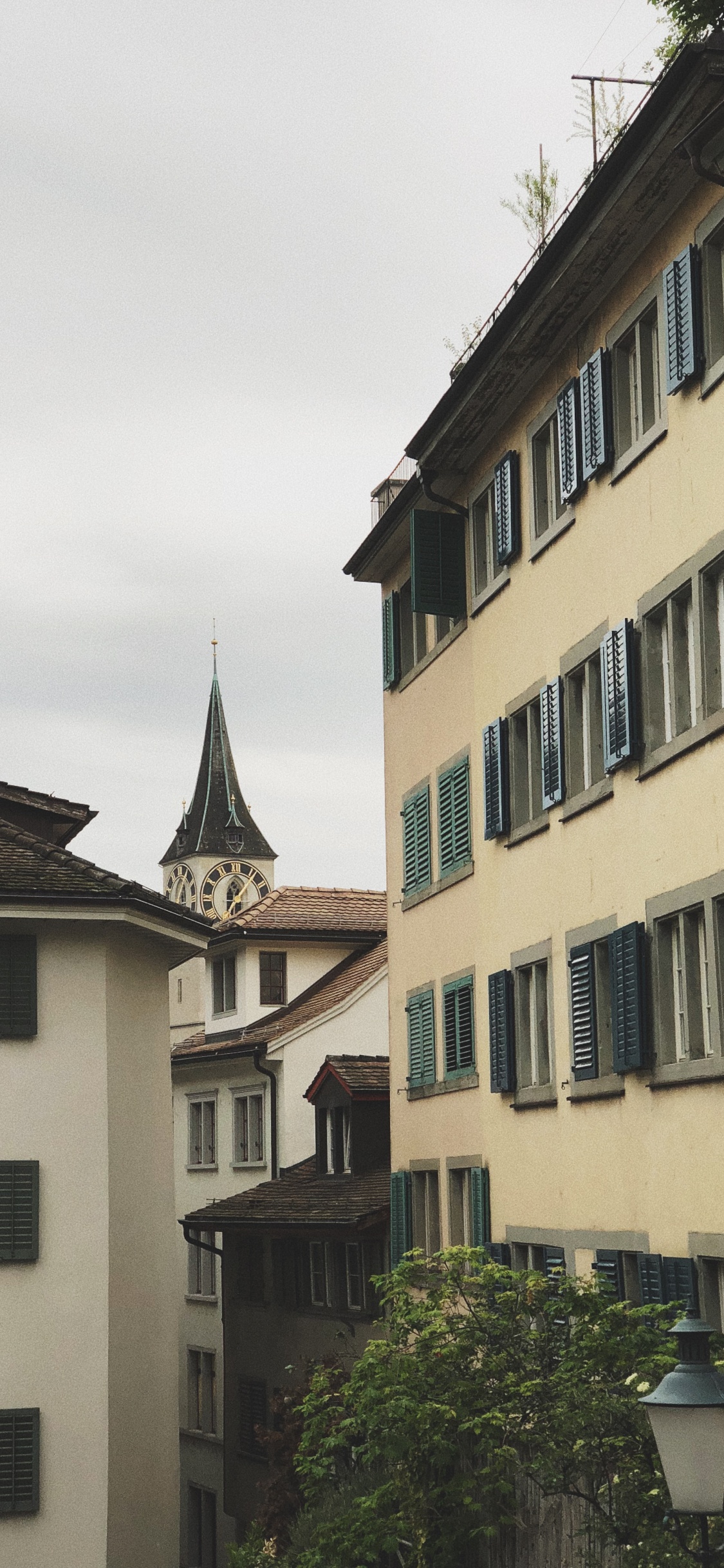 Grossmnster, Window, Facade, Neighbourhood, Building. Wallpaper in 1125x2436 Resolution