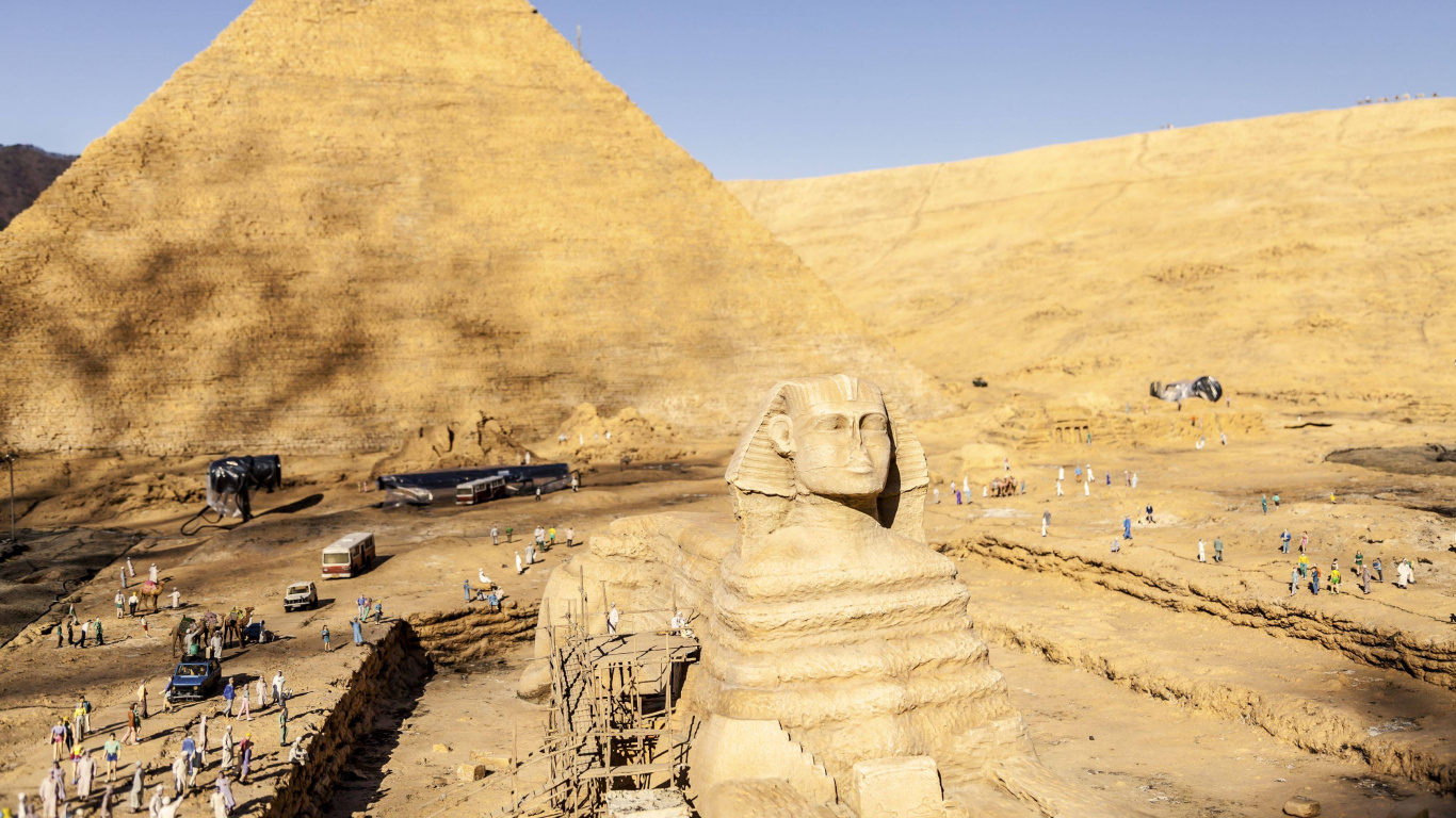 Brown Pyramid Under Blue Sky During Daytime. Wallpaper in 1366x768 Resolution