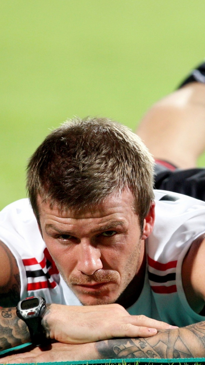 Homme en Chemise Jersey Noir et Blanc. Wallpaper in 720x1280 Resolution