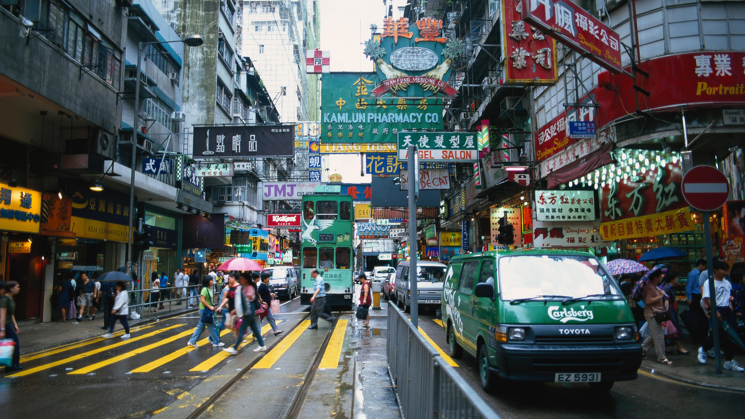 People Walking on Street During Daytime. Wallpaper in 2560x1440 Resolution