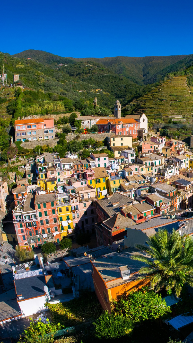 Houses on Hill Near Mountain During Daytime. Wallpaper in 750x1334 Resolution