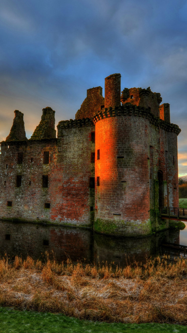 Château en Béton Brun Sous Ciel Nuageux Pendant la Journée. Wallpaper in 750x1334 Resolution