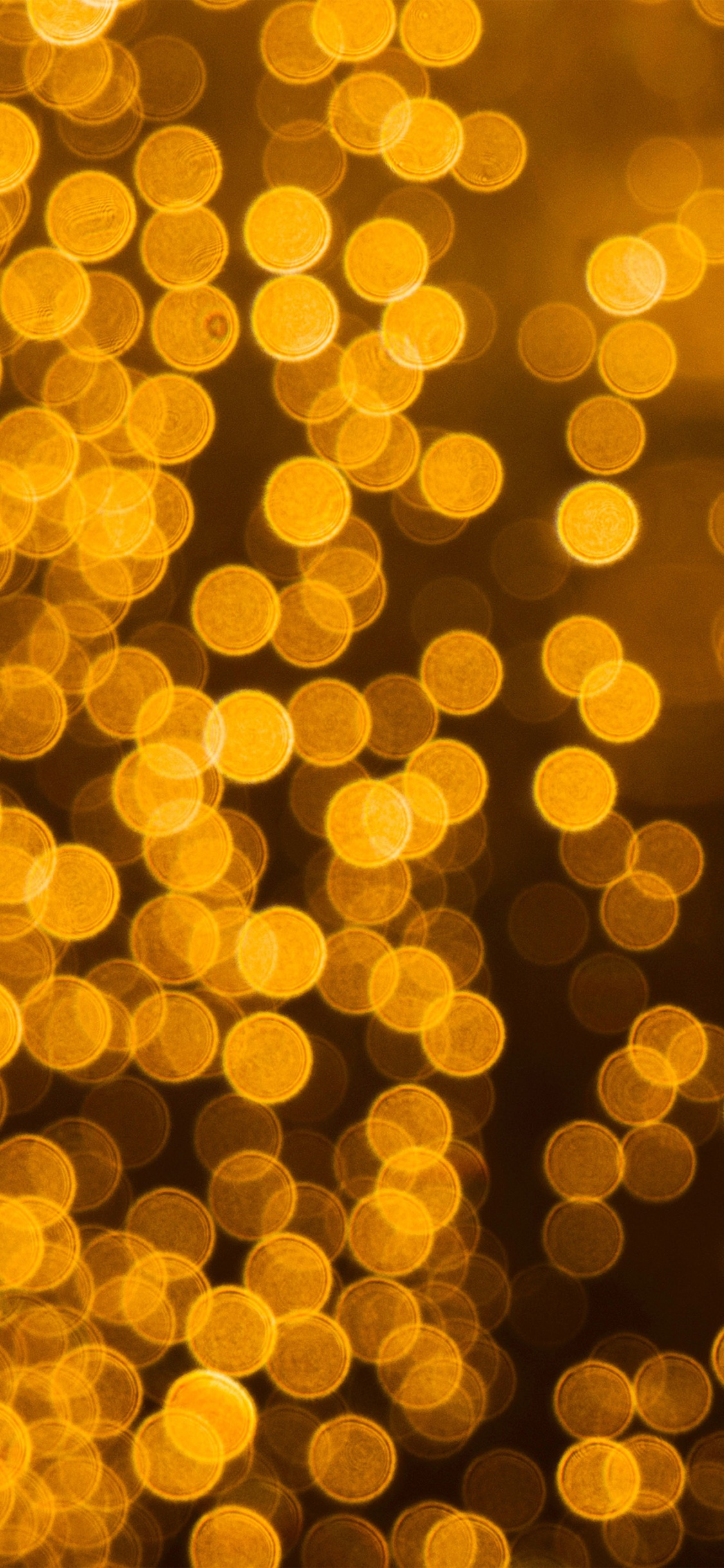 Gelbe Und Weiße Bokeh-Lichter. Wallpaper in 1125x2436 Resolution