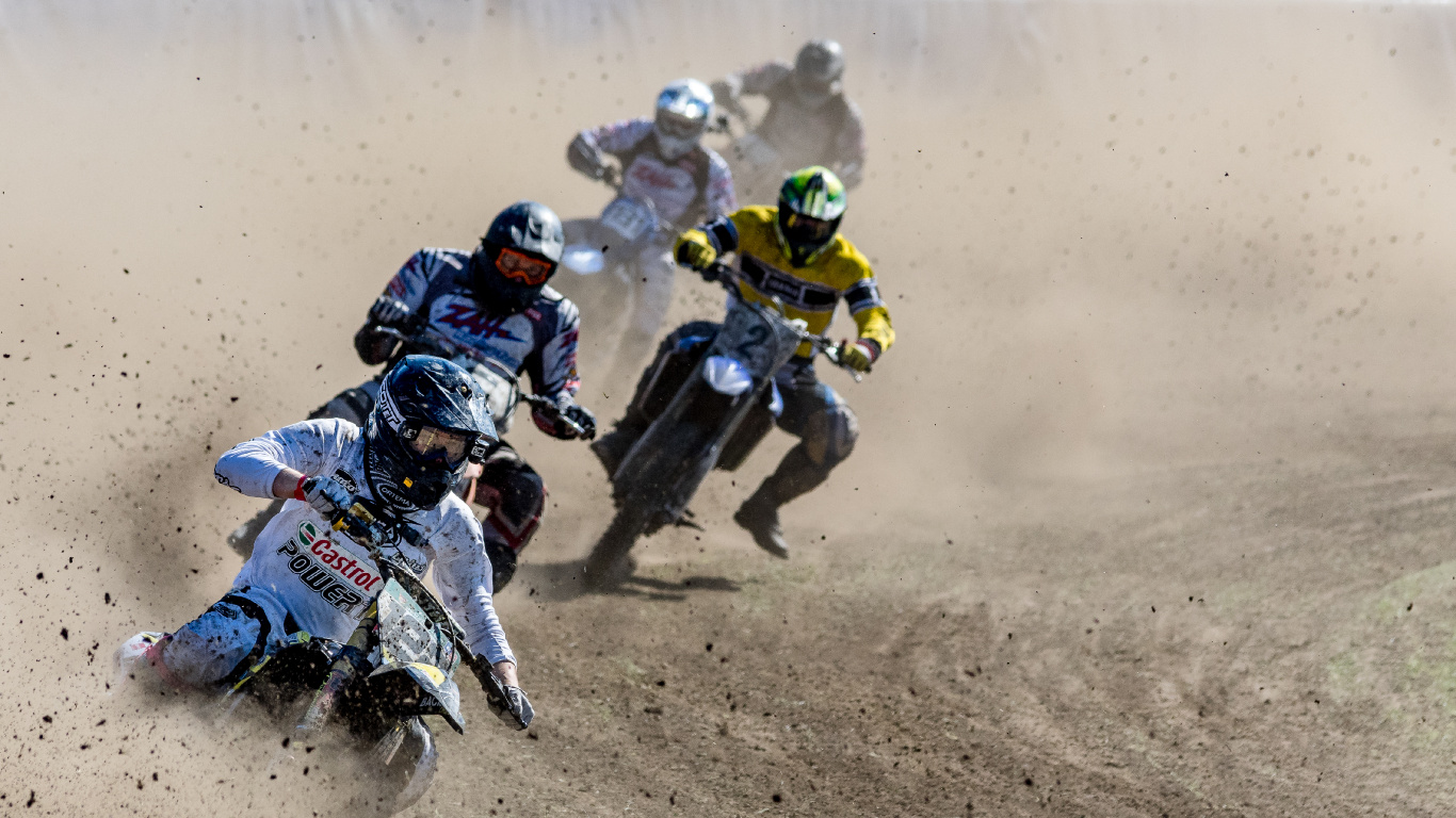 Hombre en Traje Negro y Amarillo Montando Motocross Dirt Bike. Wallpaper in 1366x768 Resolution