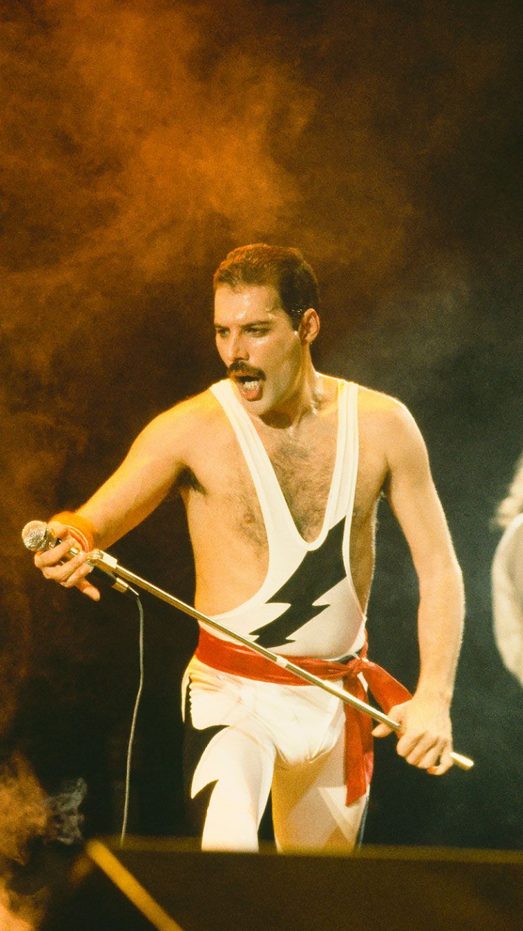 Brian May, Rendimiento, Entretenimiento, Artes Escénicas, el Rendimiento de Arte. Wallpaper in 750x1334 Resolution