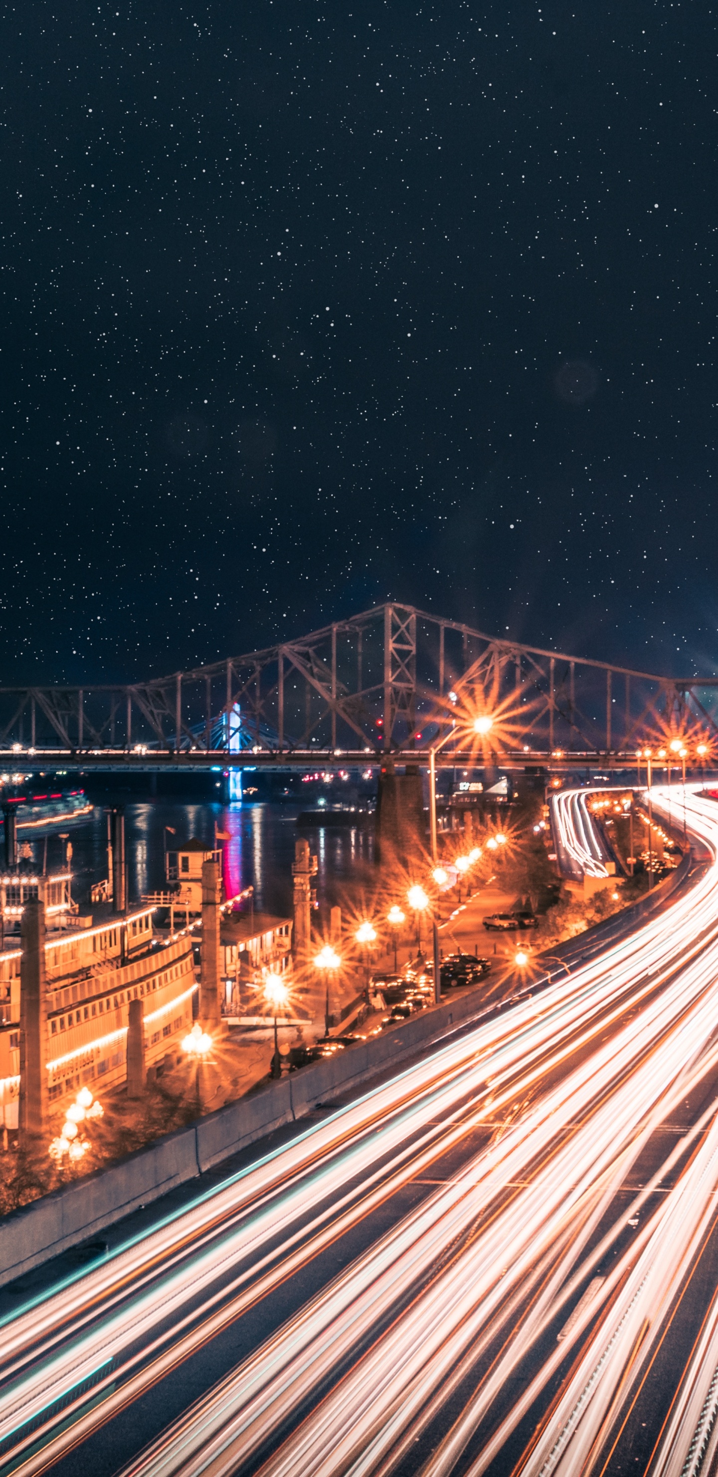 Photographie en Accéléré Des Lumières de la Ville Pendant la Nuit. Wallpaper in 1440x2960 Resolution
