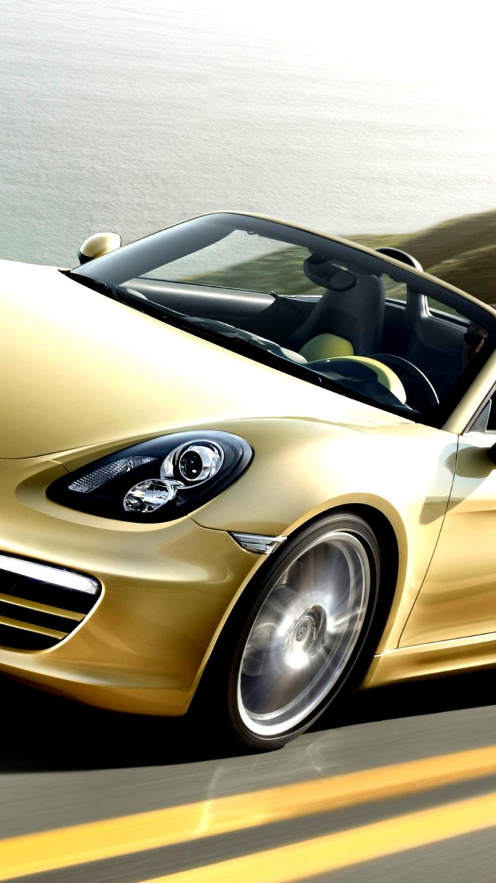 Porsche 911 Amarillo Sobre Carretera de Asfalto Gris. Wallpaper in 720x1280 Resolution