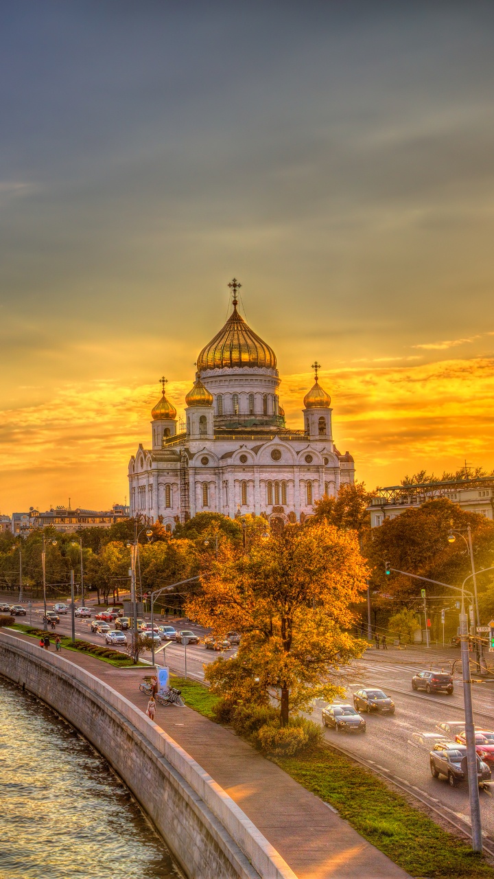 Edificio de Hormigón Blanco y Marrón Cerca Del Cuerpo de Agua Durante la Puesta de Sol. Wallpaper in 720x1280 Resolution