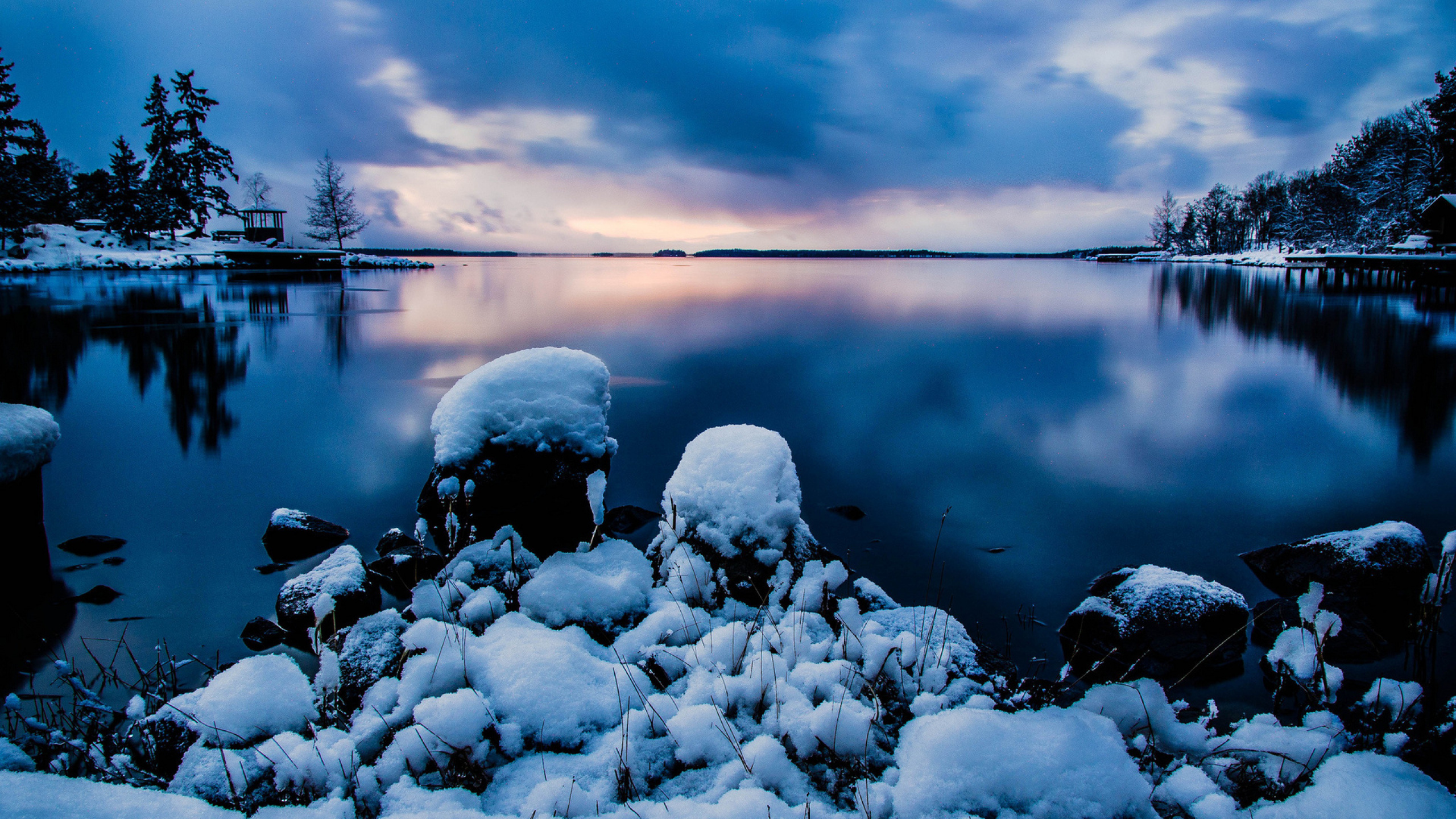 Gray and White Rocks on Body of Water Under Cloudy Sky. Wallpaper in 2560x1440 Resolution