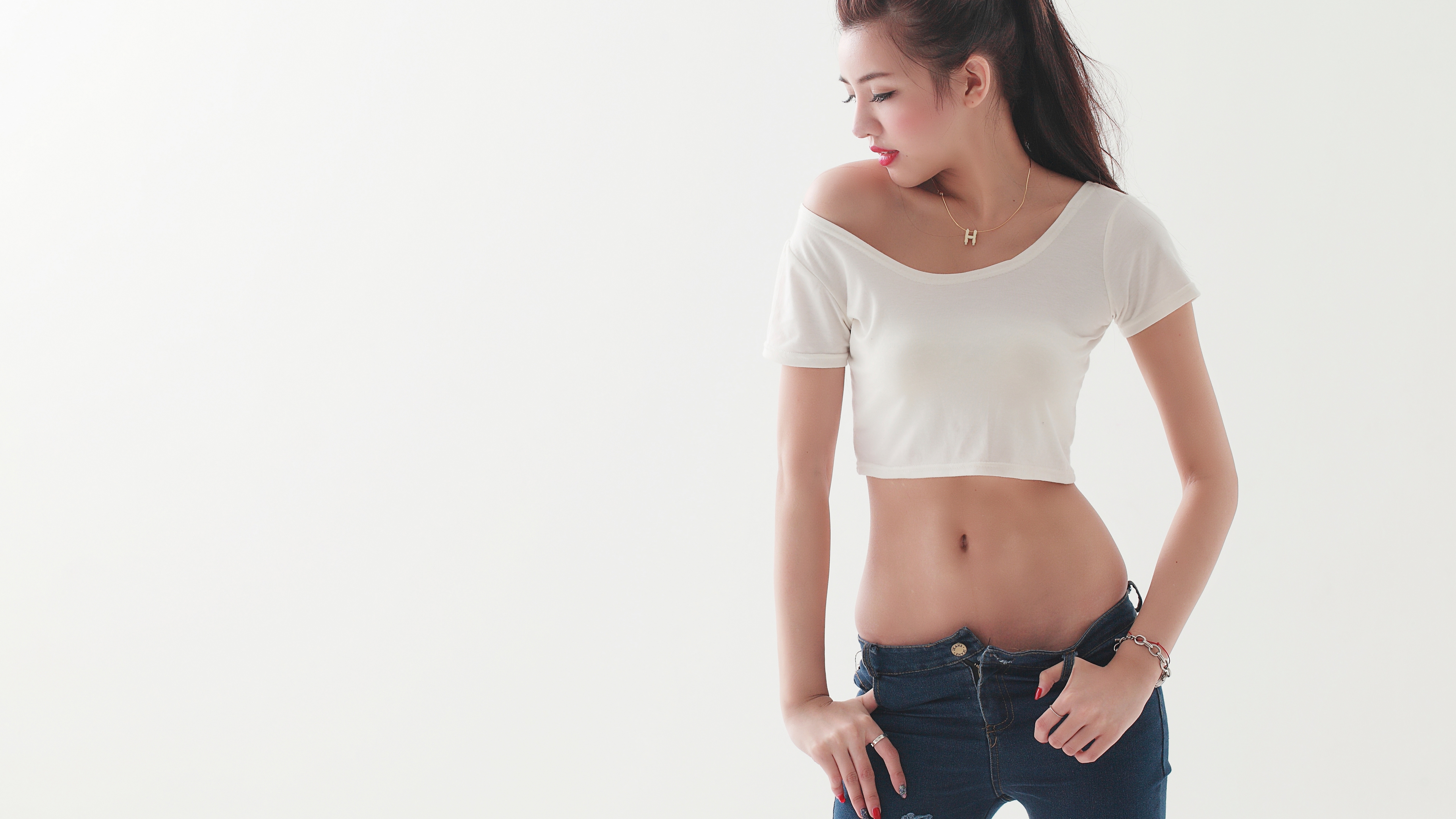 Shoulder, Joint, Outerwear, Stomach, Arm. Wallpaper in 3840x2160 Resolution