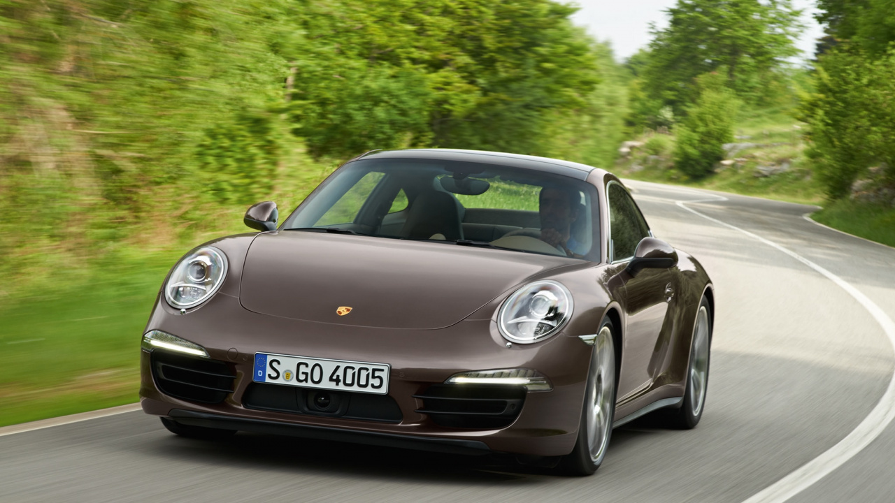 Porsche 911 Noire Sur Route Pendant la Journée. Wallpaper in 1280x720 Resolution