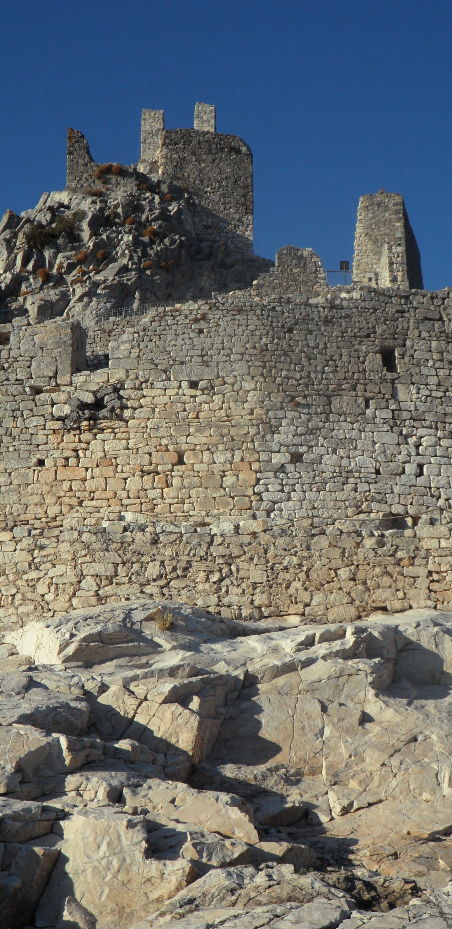 Gray Concrete Wall During Daytime. Wallpaper in 1440x2960 Resolution