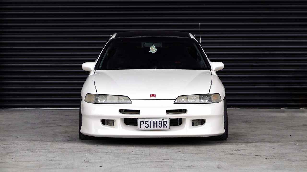 White Car in a White Room. Wallpaper in 1280x720 Resolution