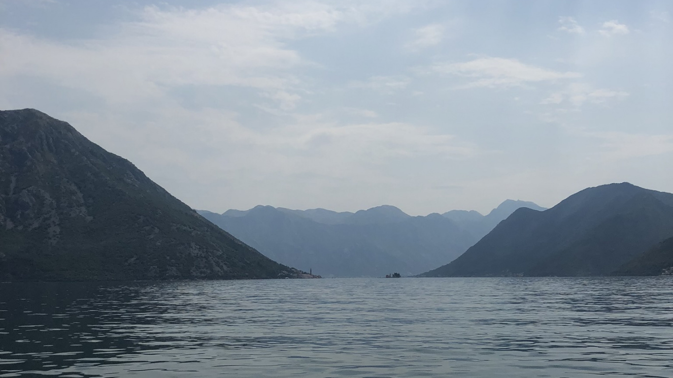 Mountainous Landforms, Mountain Range, Water Resources, Cloud, Highland. Wallpaper in 1366x768 Resolution