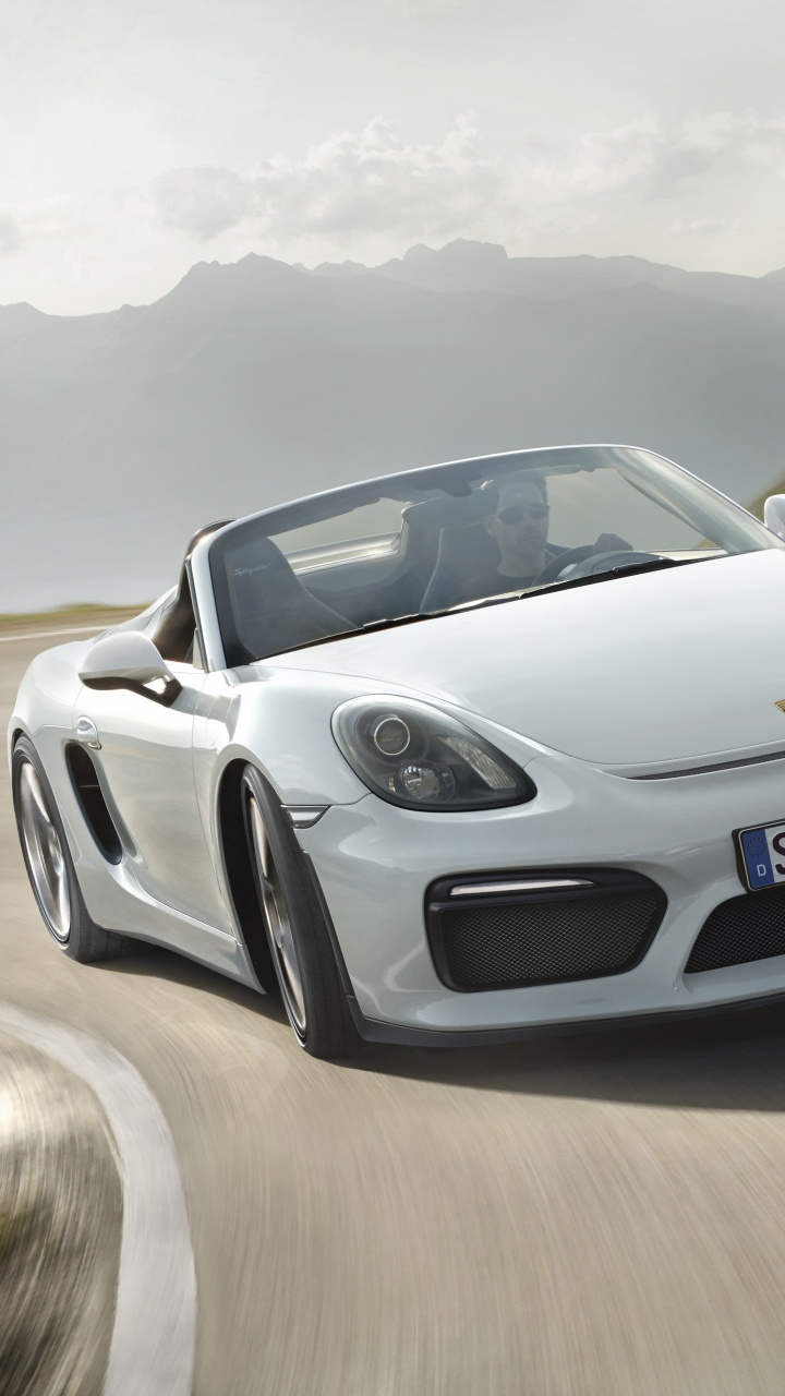 Porsche 911 Blanche Sur Route Pendant la Journée. Wallpaper in 720x1280 Resolution