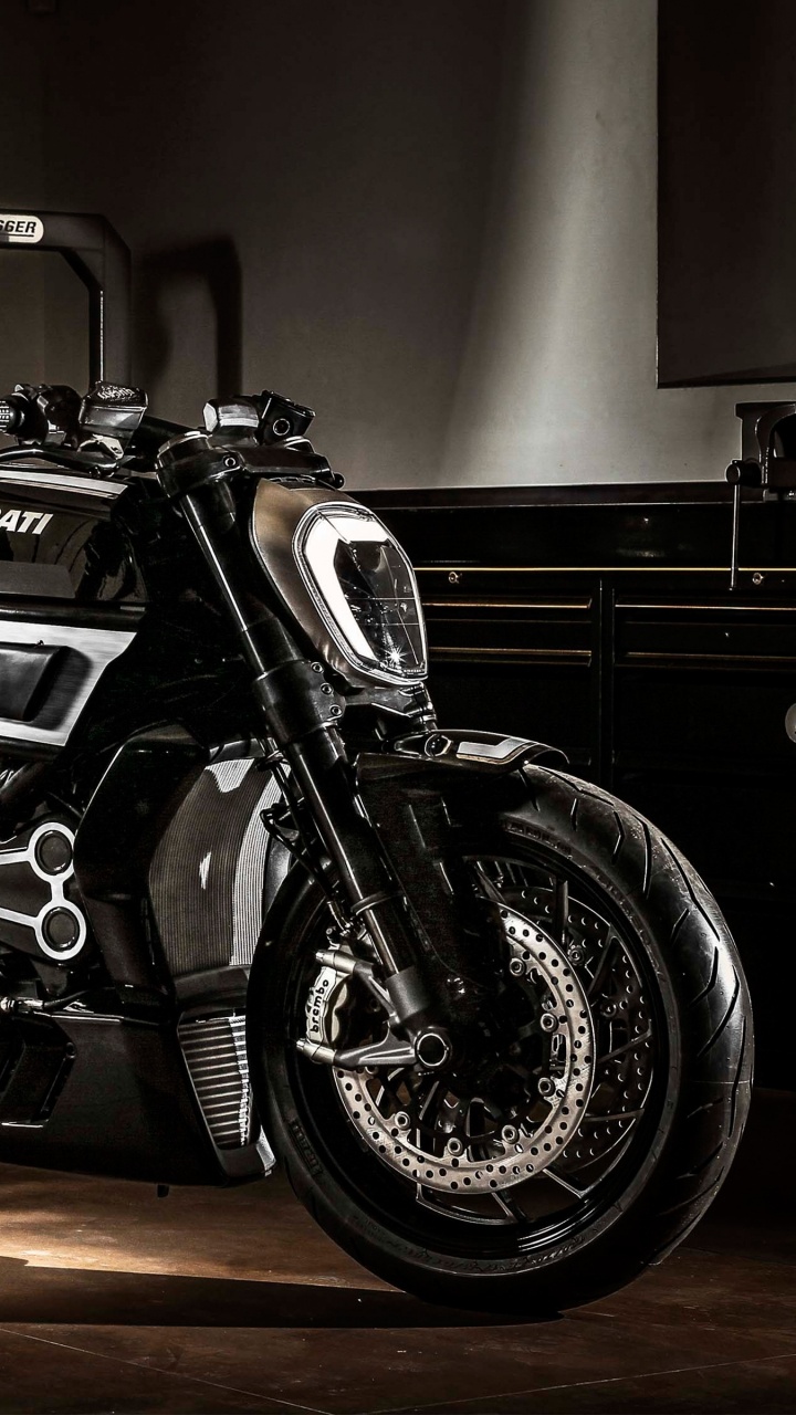 Grayscale Photography of Black and Silver Cruiser Motorcycle. Wallpaper in 720x1280 Resolution