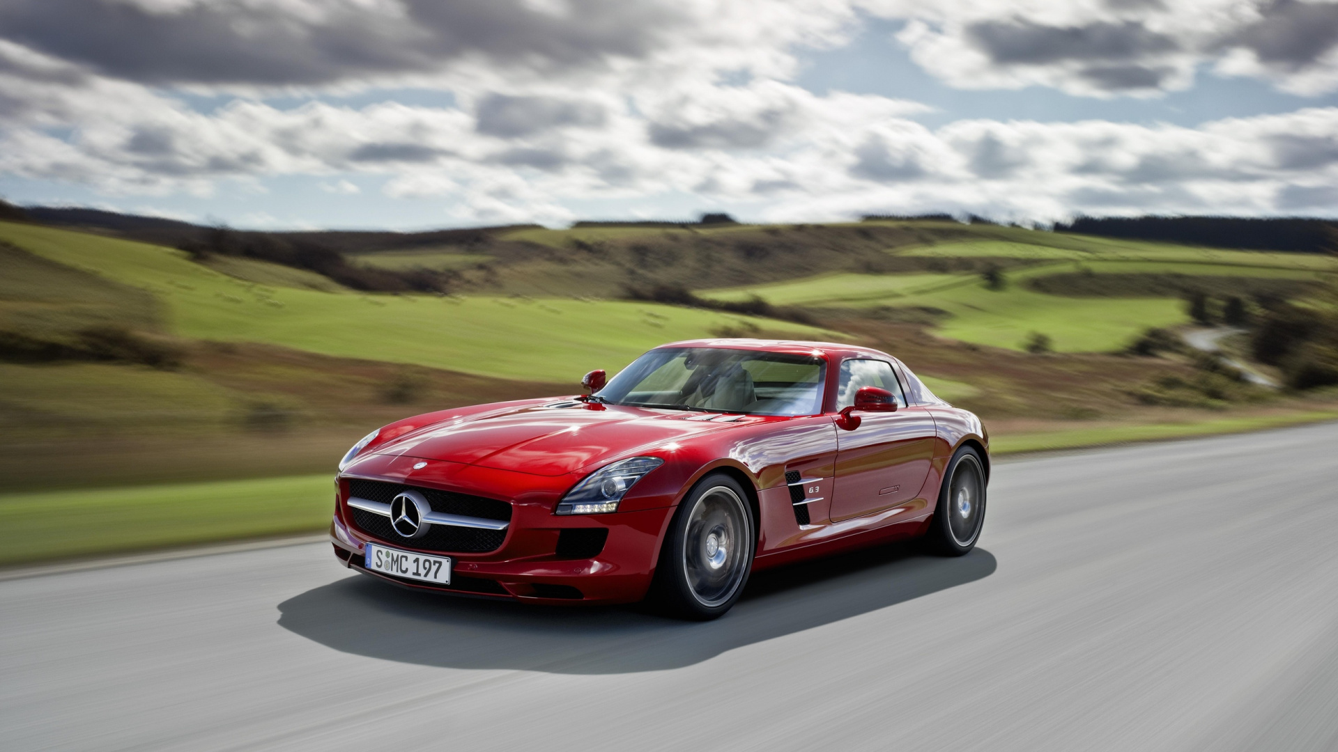 Chevrolet Camaro Rojo en la Carretera Durante el Día. Wallpaper in 1920x1080 Resolution