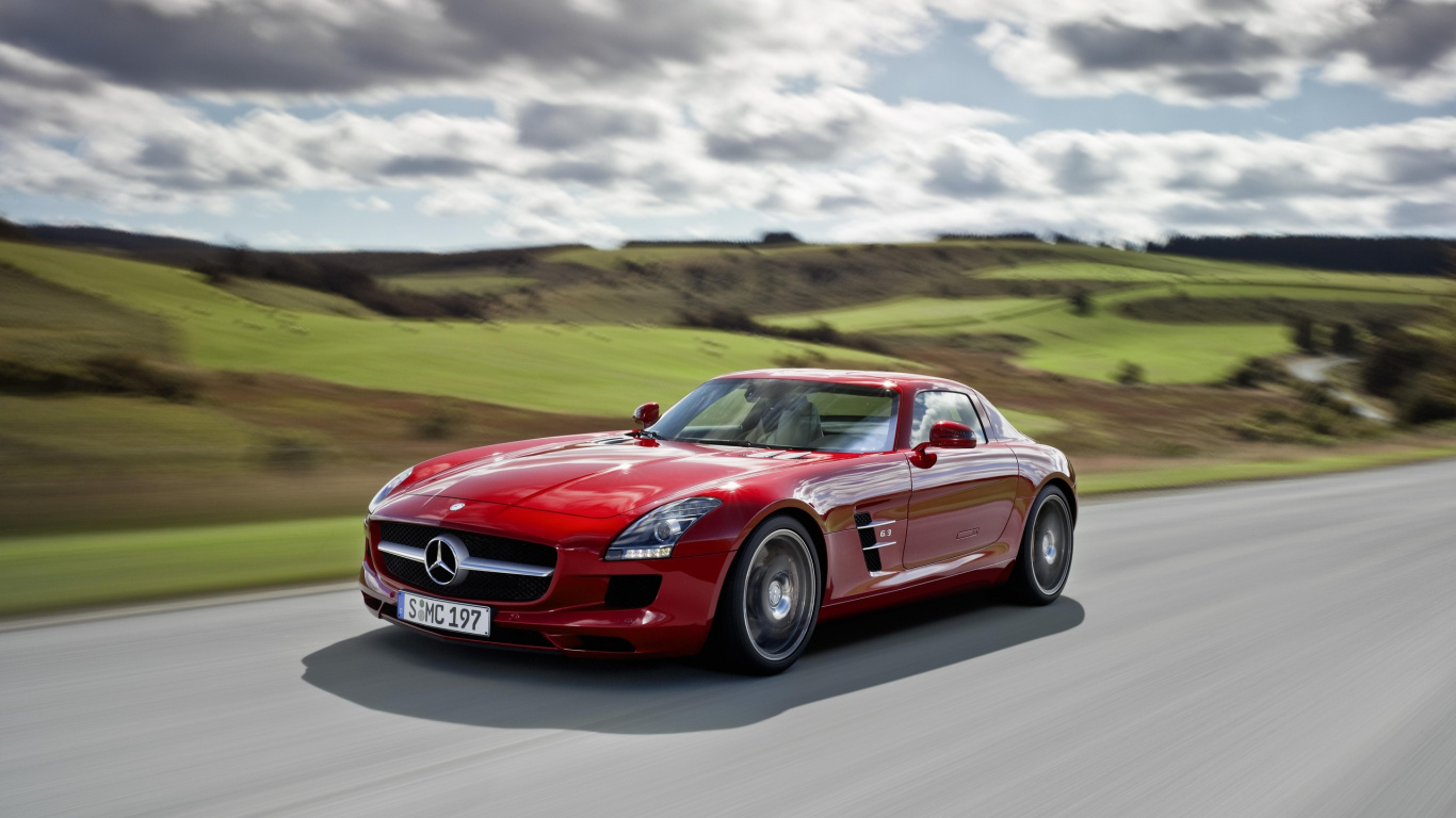 Roter Chevrolet Camaro Tagsüber Unterwegs. Wallpaper in 1366x768 Resolution