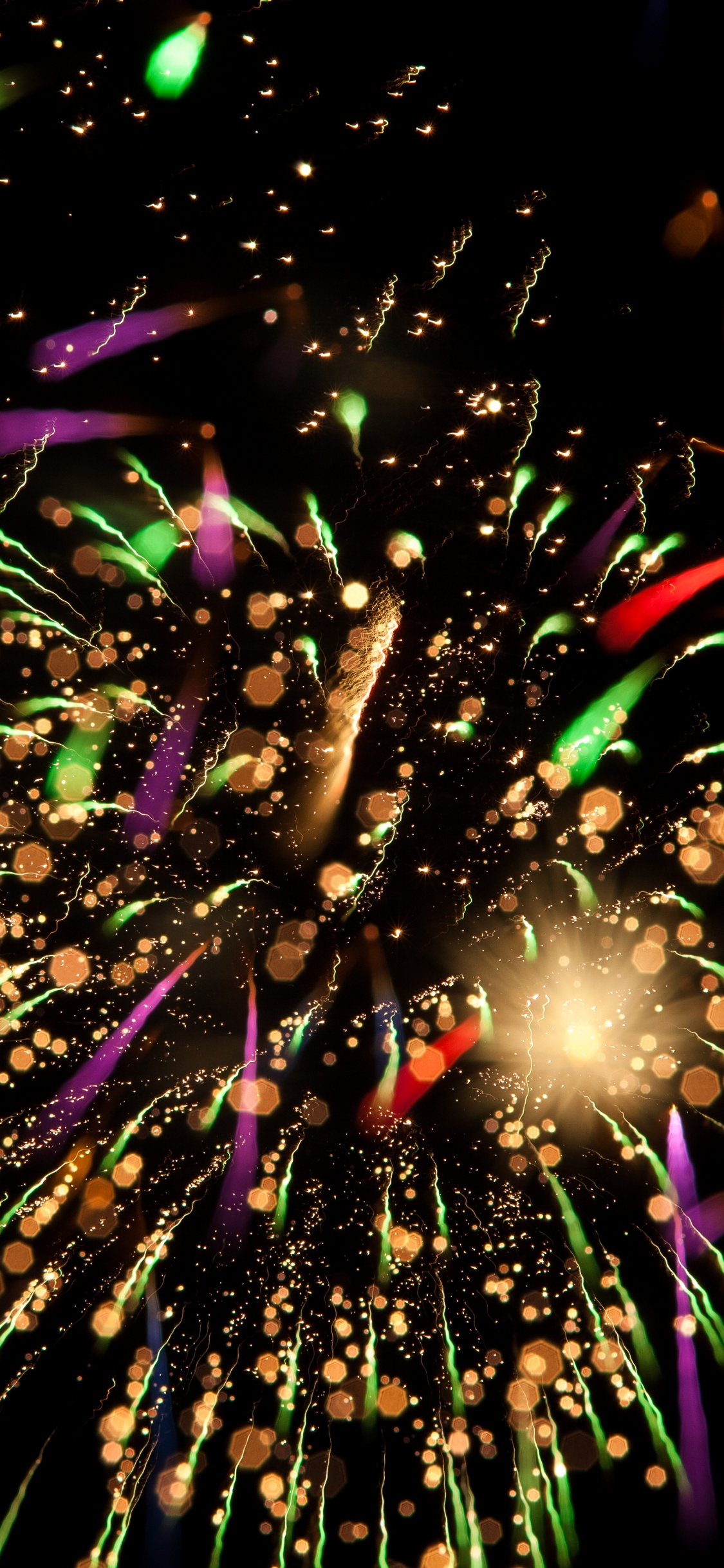 Pirotecnia, el Día de Año Nuevo, Evento, Diwali, Medianoche. Wallpaper in 1125x2436 Resolution