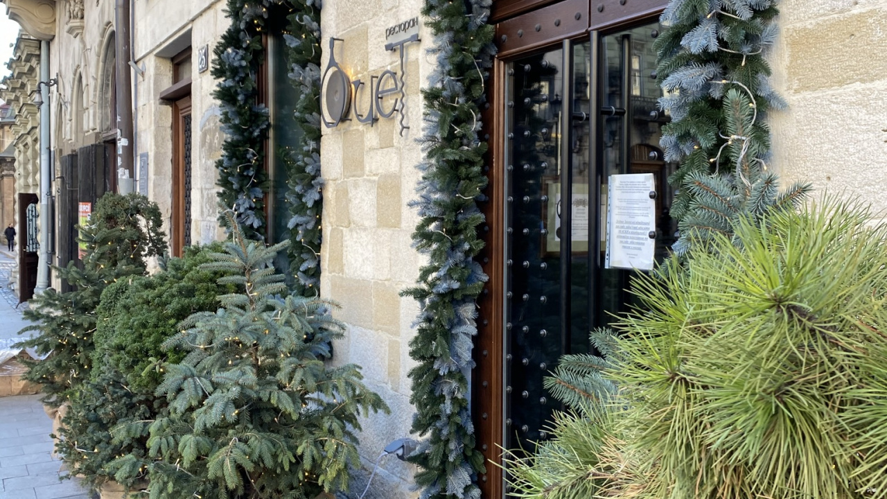 Décoration de Noël, Immobilier, Flowerpot, Quartier, Porte. Wallpaper in 1280x720 Resolution