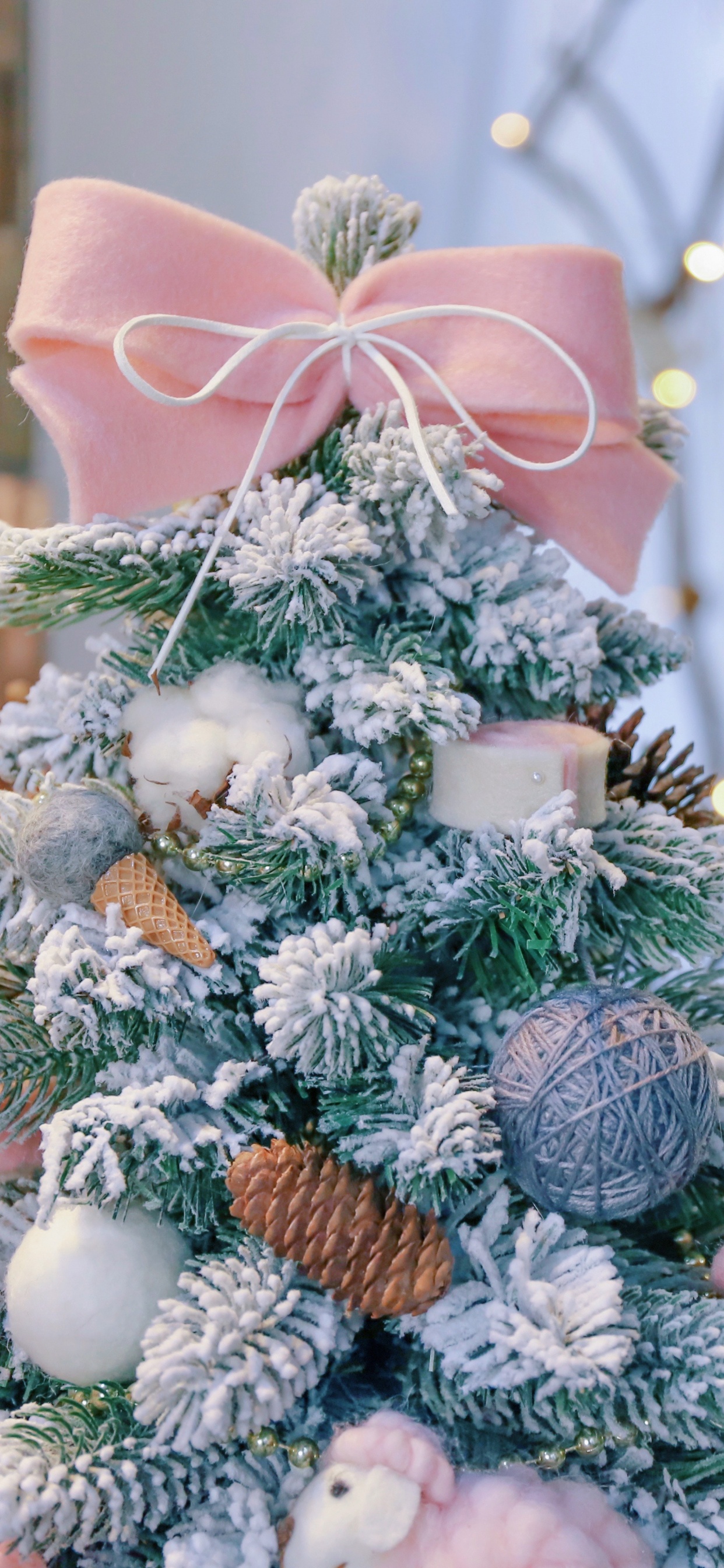 Weihnachten, Weihnachtsdekoration, Weihnachtsbaum, Neujahr, Christmas Ornament. Wallpaper in 1242x2688 Resolution