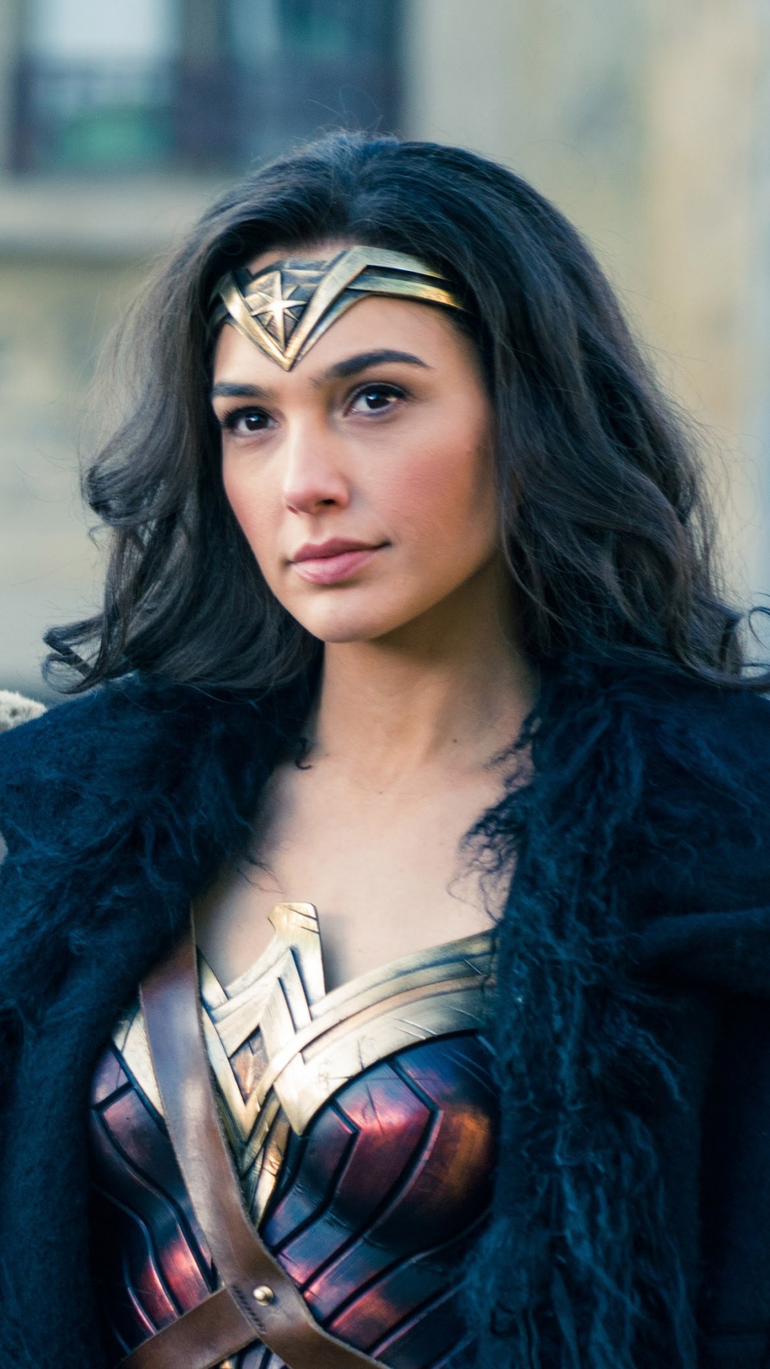 Femme en Manteau de Fourrure Noir à Côté de Femme en Manteau Gris. Wallpaper in 1080x1920 Resolution