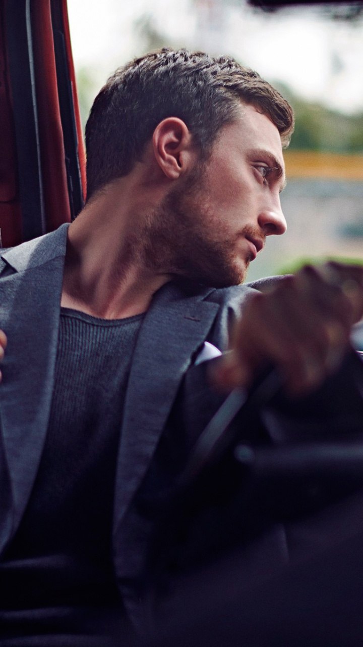 Aaron Taylor-Johnson, Familienauto, Auto, Gesichtsbehaarung, Driving. Wallpaper in 720x1280 Resolution