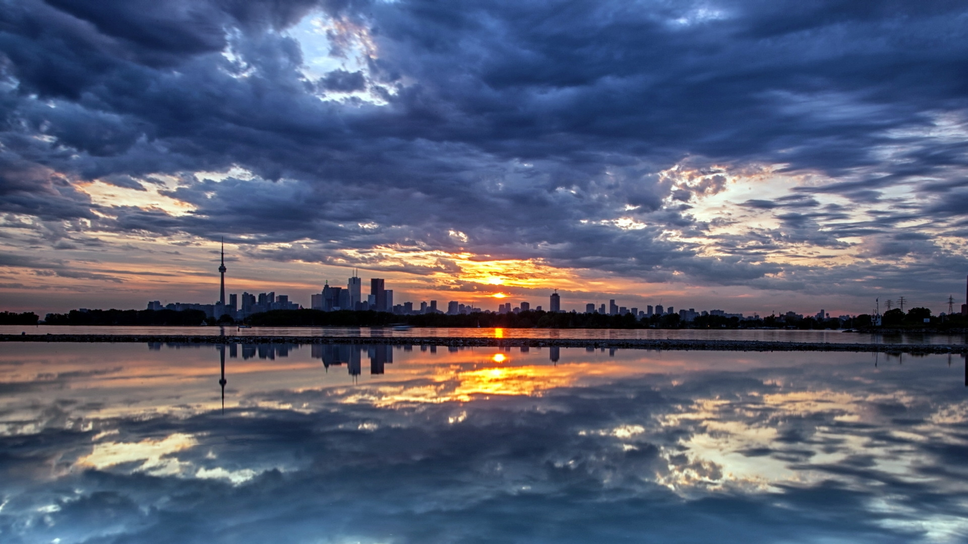 Plan D'eau Sous un Ciel Nuageux au Coucher du Soleil. Wallpaper in 1920x1080 Resolution