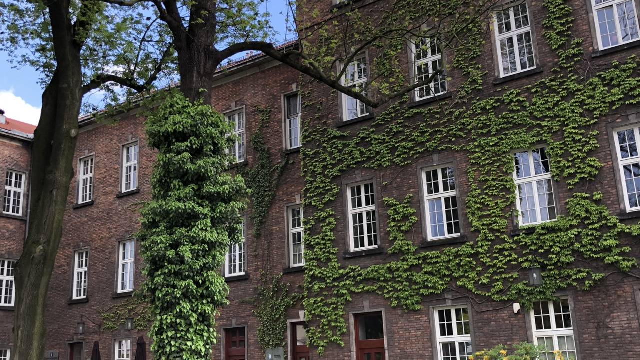 Ventana, Propiedad, Edificio, Zona Residencial, Fachada. Wallpaper in 1280x720 Resolution