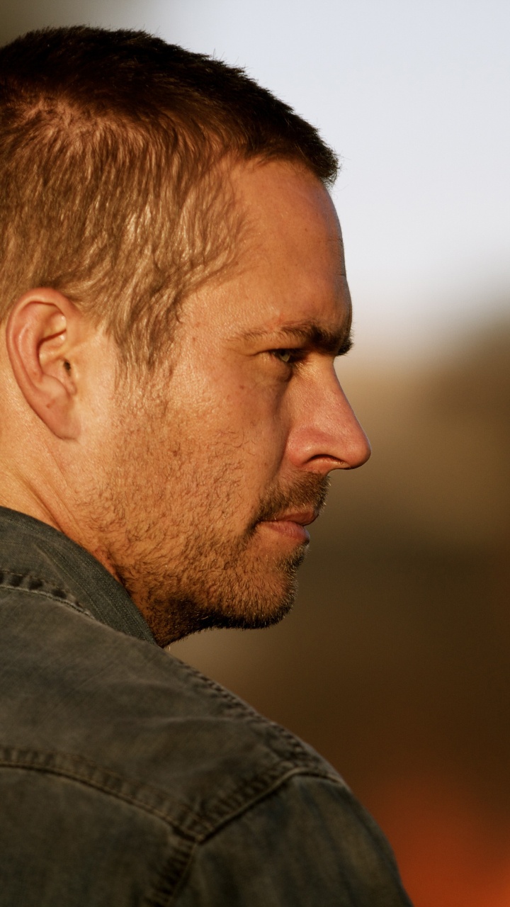 Mann in Schwarzer Jeansjacke. Wallpaper in 720x1280 Resolution