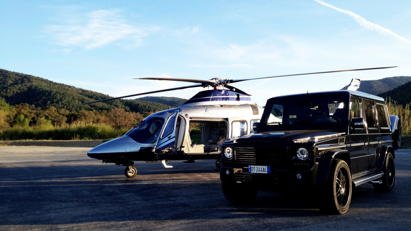 Black Jeep Wrangler on Road During Daytime. Wallpaper in 1366x768 Resolution