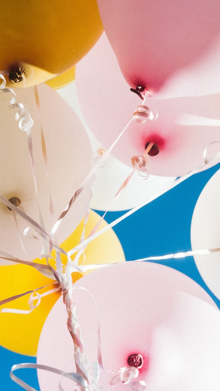 Ballons Jaunes Bleus et Roses. Wallpaper in 720x1280 Resolution